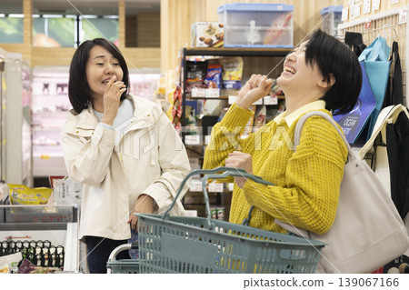 Housewives chatting at the supermarket 139067166