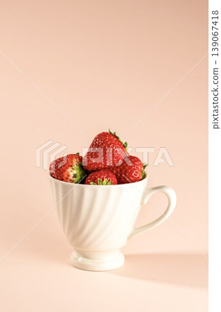 Pile of strawberries Pile of strawberries 139067418