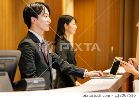 Hotel Check-in 139067580