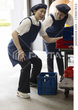 A woman with a crank 139067633