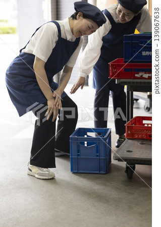 A woman with a sudden backache and knee pain. A woman with a sudden backache and knee pain. 139067638