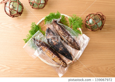 真空包裝的稻草烤鰹魚(已解凍) 真空包裝的稻草烤鰹魚(已解凍) 139067972