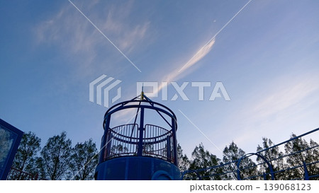 The silhouette of the large playground equipment against the evening sky The silhouette of the large playground equipment against the evening sky 139068123