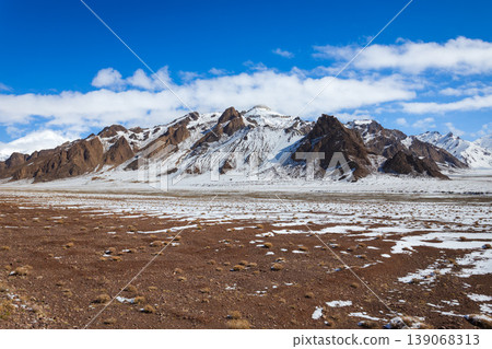 Beauty Pamir mountains near Murghab, the highest town in Tajikistan Beauty Pamir mountains near Murghab, the highest town in Tajikistan 139068313
