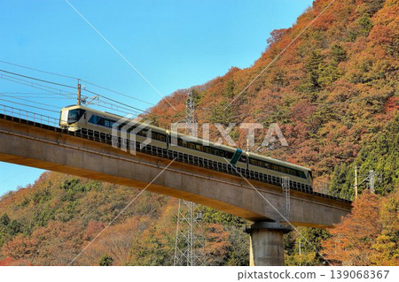Kinshu's heavenly flight... The 'Liberty Aizu Limited Express' goes to Kawaji Onsen in autumn Tobu Railway, 500 series Kinshu's heavenly flight... The 'Liberty Aizu Limited Express' goes to Kawaji Onsen in autumn Tobu Railway, 500 series 139068367