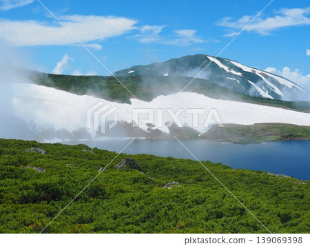 Snow-covered Mt. Yukikura as seen from Hakuba Oike in summer. Snow-covered Mt. Yukikura as seen from Hakuba Oike in summer. 139069398