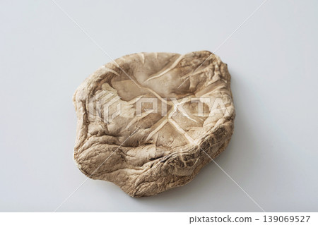 Dried shiitake mushrooms Dried shiitake mushrooms 139069527