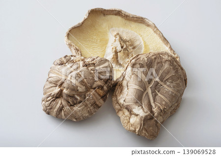 Dried shiitake mushrooms Dried shiitake mushrooms 139069528