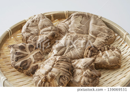Dried shiitake mushrooms Dried shiitake mushrooms 139069531