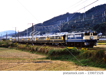 2007: EF651131 running on the Sanyo Main Line as part of a special group train service for the Salon Car Naniwa. 139071526