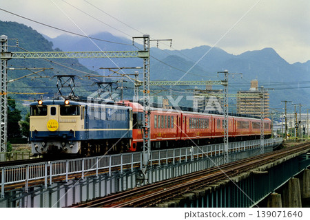 2007年:EF651124次告別特快列車TABIJI,運行於山陽本線 2007年:EF651124次告別特快列車TABIJI,運行於山陽本線 139071640