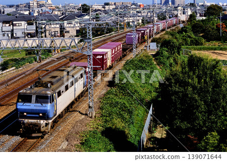 2007年,EF200-7型貨櫃貨運列車在東海道線上運行 2007年,EF200-7型貨櫃貨運列車在東海道線上運行 139071644