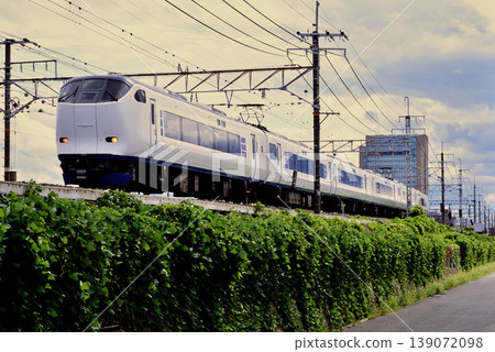 2007: Six 281-series Kansai Airport Express Haruka trains running on the Tokaido Line 139072098