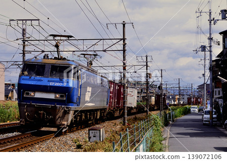 2007年:EF200-9型貨櫃貨運列車在東海道線上行駛 2007年:EF200-9型貨櫃貨運列車在東海道線上行駛 139072106