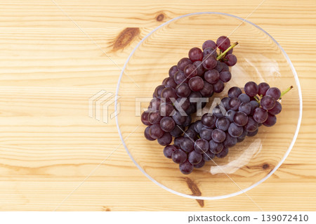 Delaware grapes placed on the table Delaware grapes placed on the table 139072410