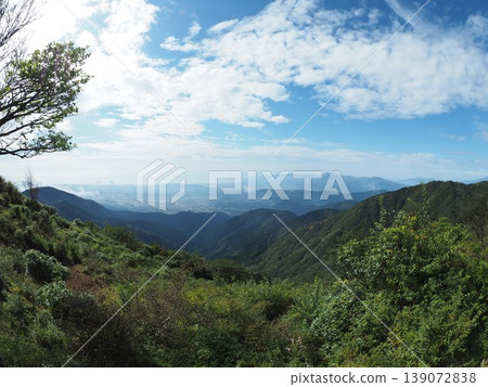 A traverse from Yabitsu Pass to Mt. Tonodake in late September (Hadano City, Kanagawa Prefecture) 139072838