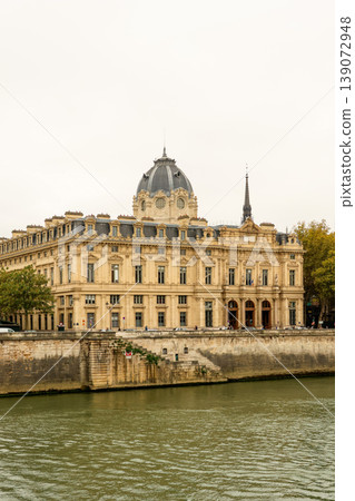 Palais de Justice with dome and spire, standing along Seine River in central Paris, France Palais de Justice with dome and spire, standing along Seine River in central Paris, France 139072948
