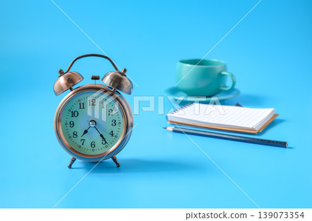 Vintage alarm clock with coffee cup and note. 139073354