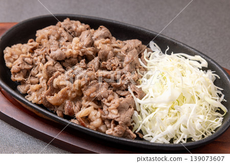 Delicious Australian beef shoulder loin trimmings grilled with shredded cabbage 139073607