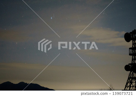 黎明時分的東方夜空 139073721