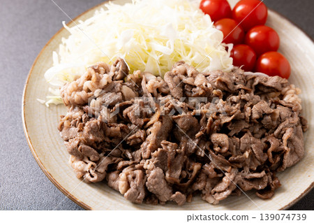 Delicious Australian beef shoulder loin trimmings grilled with shredded cabbage 139074739