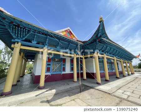 吉爾吉斯一座未使用一根釘子建造的木製清真寺。 吉爾吉斯一座未使用一根釘子建造的木製清真寺。 139075240