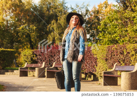 Fashionable model posing in park Fashionable model posing in park 139075853