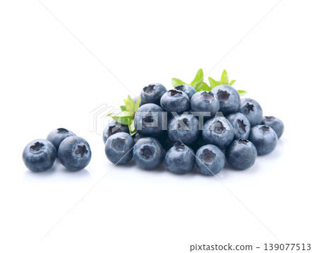 Heap blueberries with berries 139077513