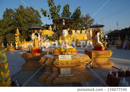 緬甸,曼德勒,瘦佛塔 緬甸,曼德勒,瘦佛塔 139077590
