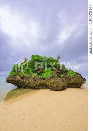 The tropical beach scenery of Ishigaki Island, with its rainy season sky and unique rock formations, is truly impressive. The tropical beach scenery of Ishigaki Island, with its rainy season sky and unique rock formations, is truly impressive. 139078104