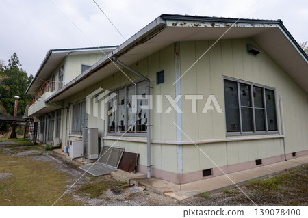 Old and very beautiful building in Niimi city, Okayama prefecture, Japan Old and very beautiful building in Niimi city, Okayama prefecture, Japan 139078400