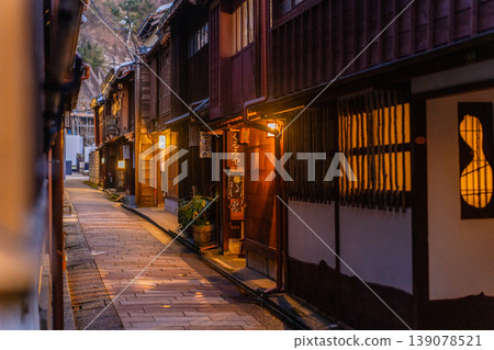 東茶屋區的巷弄與聯排別墅夜景 139078521