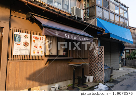 Exterior view of restaurants in Higashi Chaya District and the SLOW LIFE store. Exterior view of restaurants in Higashi Chaya District and the SLOW LIFE store. 139078576