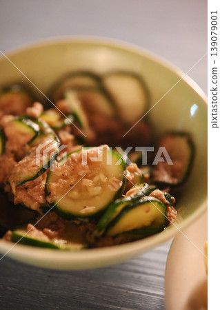 Zucchini and tuna salad Zucchini and tuna salad 139079001