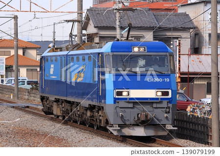 EH200-19 locomotive running alone on the JR Joetsu Line (photographed on February 2, 2011) EH200-19 locomotive running alone on the JR Joetsu Line (photographed on February 2, 2011) 139079199