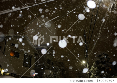 白雪皚皚的夜空 白雪皚皚的夜空 139079797