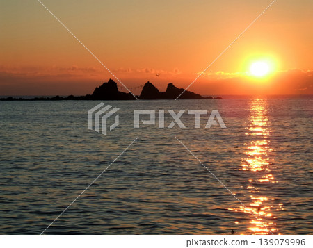 The Mitsuishi rocks and the setting sun as seen from the rocky shore of Sakakigashita The Mitsuishi rocks and the setting sun as seen from the rocky shore of Sakakigashita 139079996