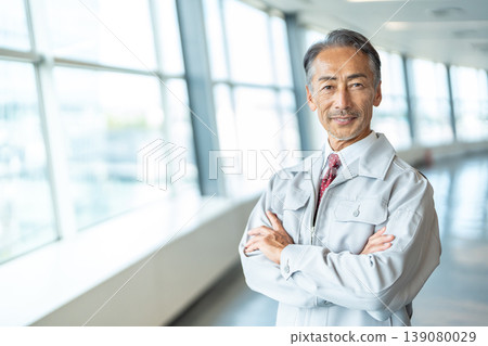 Senior man in work clothes Senior man in work clothes 139080029
