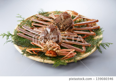 Raw snow crab and boiled female snow crab 139080346