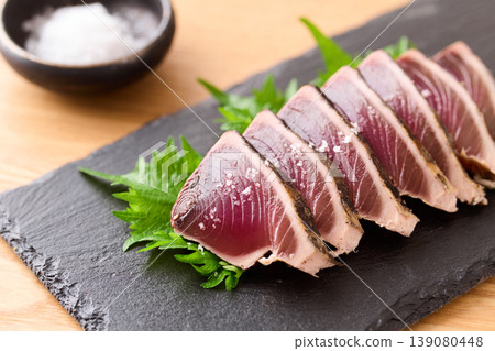 粗鹽烤鰹魚 139080448