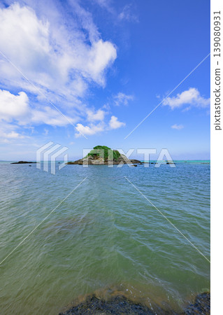 石垣島野原崎擁有嶙峋的岩石海岸和沙灘，自然風景優美。 139080931