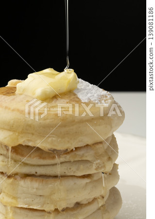 Place the cooked ricotta cheese pancakes on a plate. Place the cooked ricotta cheese pancakes on a plate. 139081186