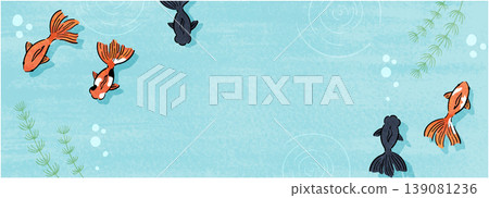一幅橫向的夏季背景圖，圖中金魚散落在淺藍色的水下空間。 139081236