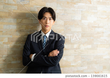 Businessman with arms folded 139081615