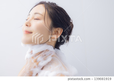Women washing their body with body soap Women washing their body with body soap 139081919