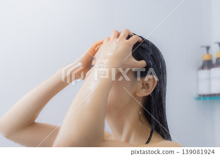 女人洗澡 139081924