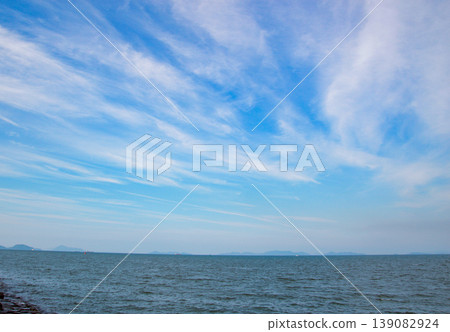 卷雲蔓延至瀨戶內海上空 卷雲蔓延至瀨戶內海上空 139082924