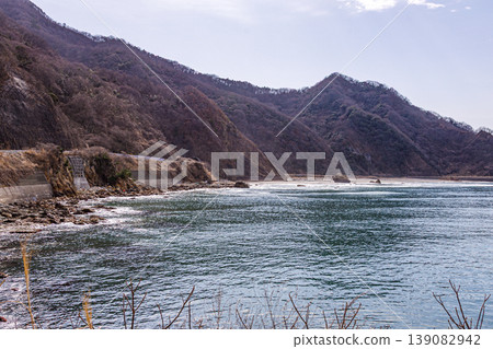 從新潟海濱線看到的日本海沿岸景色。 從新潟海濱線看到的日本海沿岸景色。 139082942