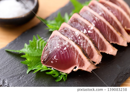 Straw-grilled bonito with coarse salt Straw-grilled bonito with coarse salt 139083238
