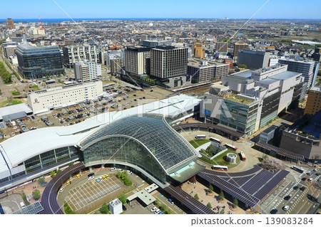 Kanazawa Station (Tsuzumi Gate and Motenashi Dome) and cityscape Kanazawa Station (Tsuzumi Gate and Motenashi Dome) and cityscape 139083284